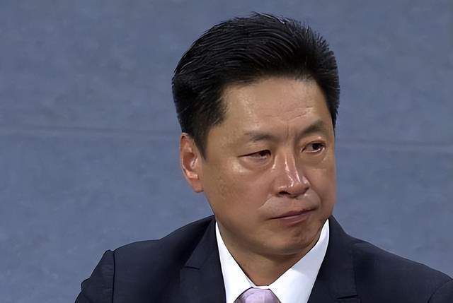 让我们在庆祝建党百年之际相约影院，致敬为我们今天的幸福生活而英勇牺牲的万千革命英雄！饶晓志聊电影《人潮汹涌》2021年温暖人心饶雪漫的小说《大约在冬季》讲述的是在洛杉矶成长的少女小念与母亲安然两代人的故事：小念与父亲关系亲密，但17岁时，父亲去世了